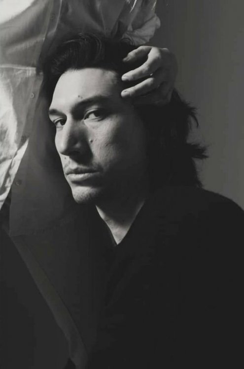 1965434794_Adamdriver.thumb.jpg.0df1d3881900d59b4bf3bcb53a85c28c.jpg