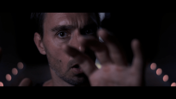 1137103790_moviescreenshot.png.e0319993b00d4c6576fed0d4917447fc.png